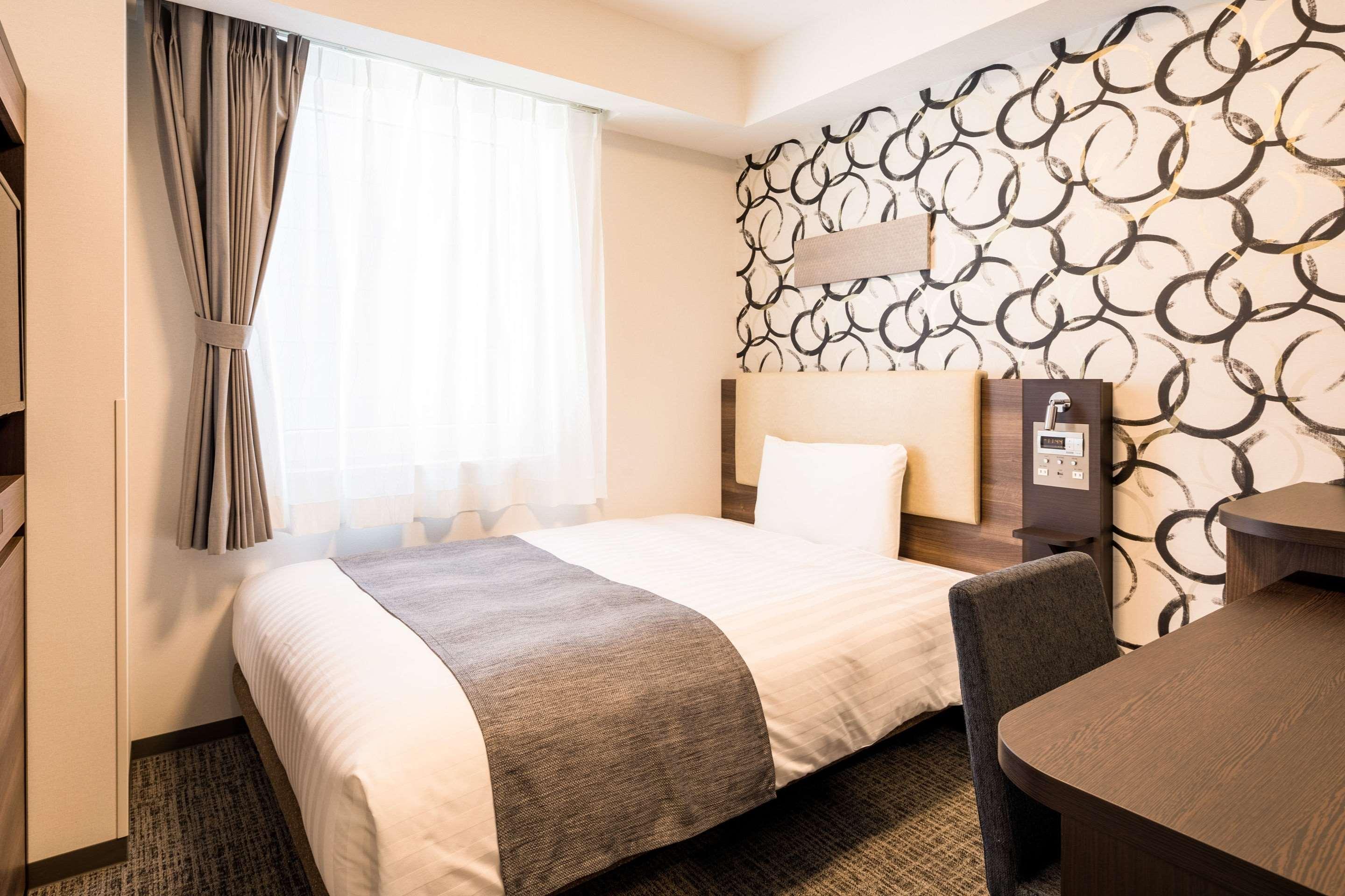 ROOM, DOUBLE BED