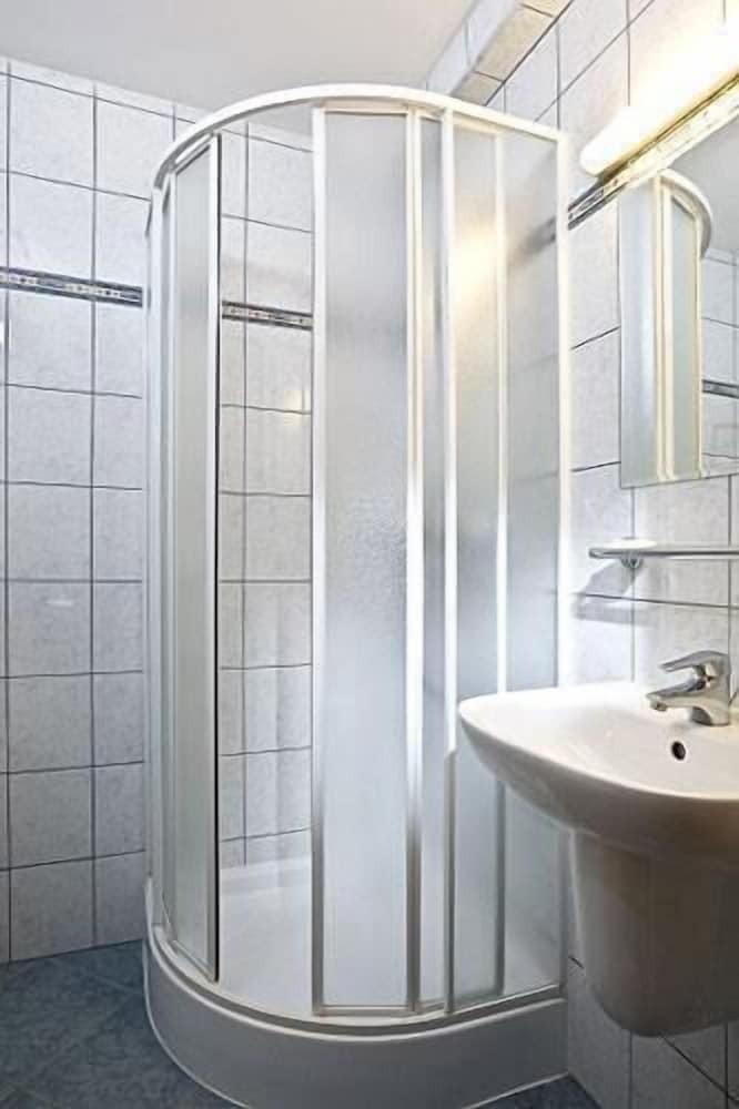 Jagello Business Hotel 38/39
