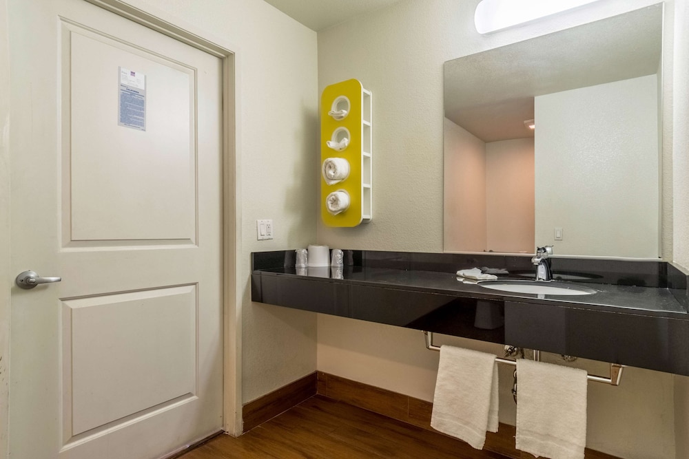 Motel6 Redlands, CA 42/43