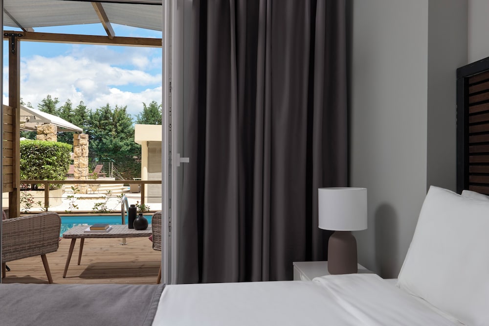 Room, Twin Beds, Shared Pool