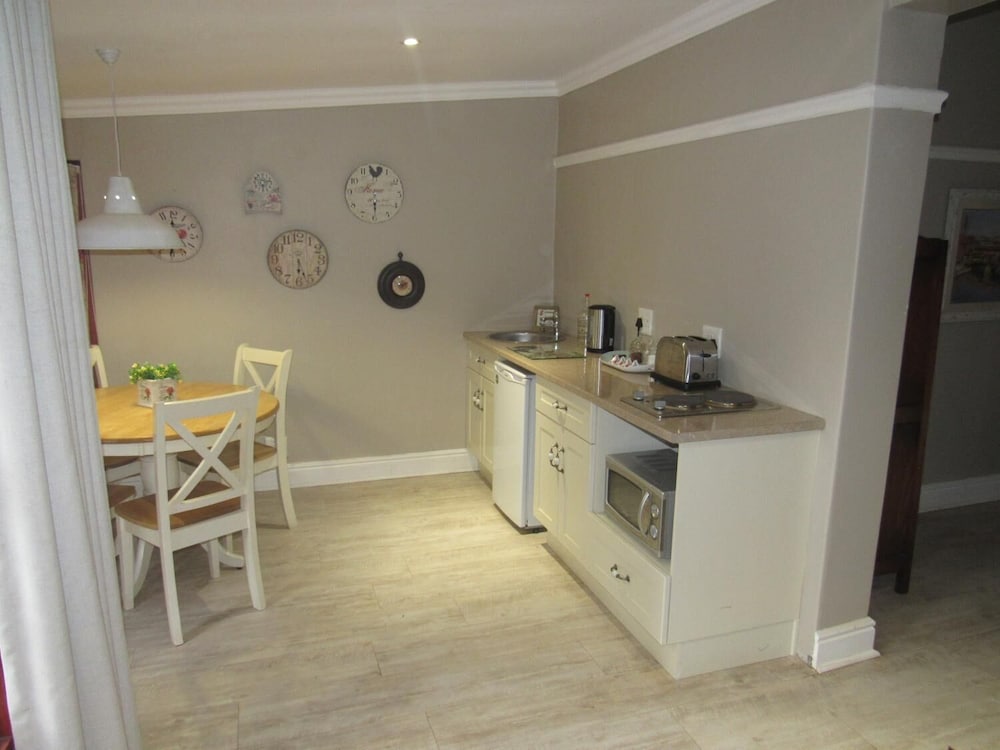 Happy Lands Self Catering/B&B 4/48