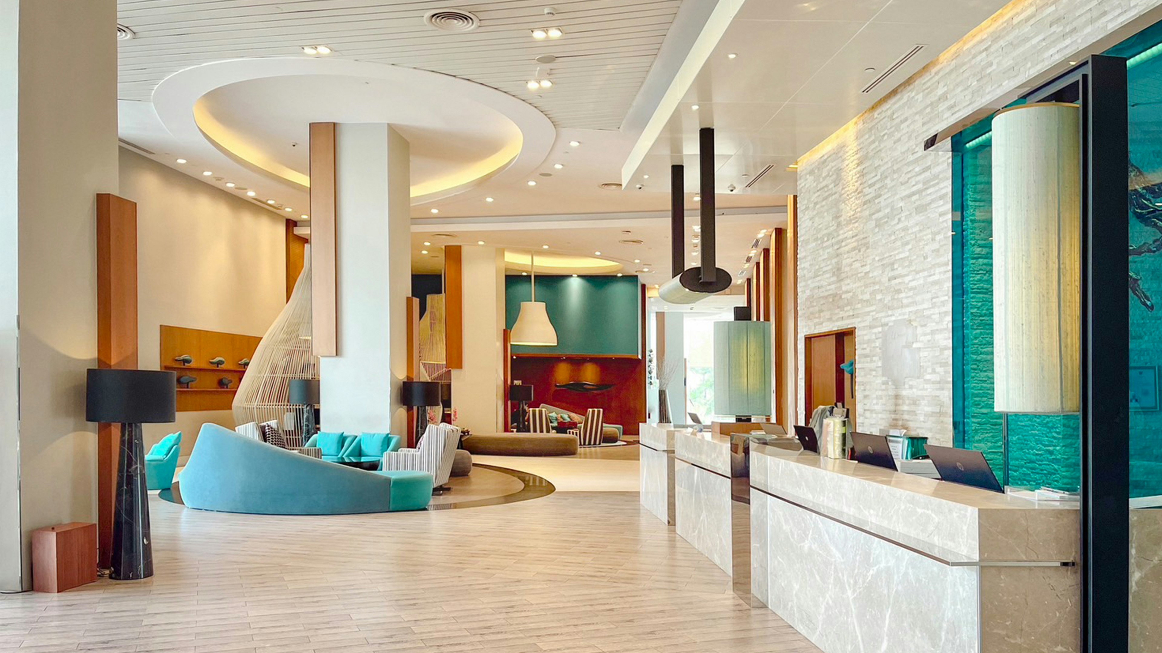 Holiday Inn Pattaya Hotel 9/83