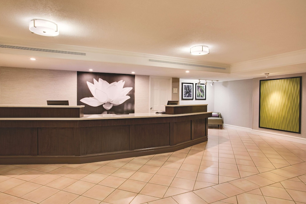 Days Inn by Wyndham Gainesville University I-75 10/37