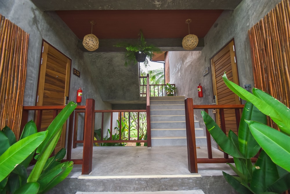 Long Beach Chalet 14/75