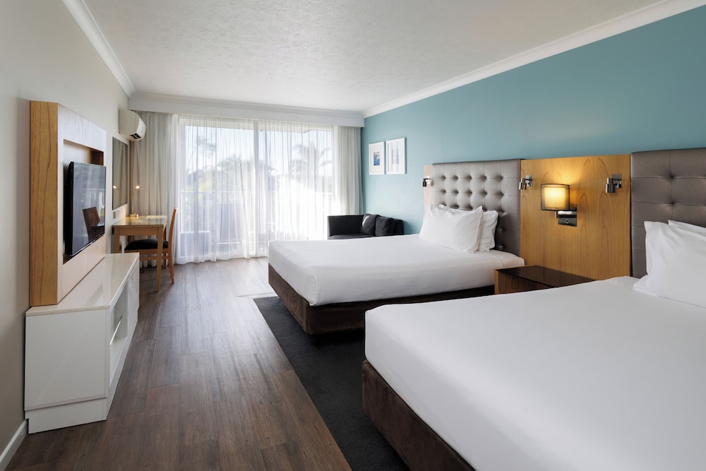 Resort Queen Room + Entry to 4 Theme Parks