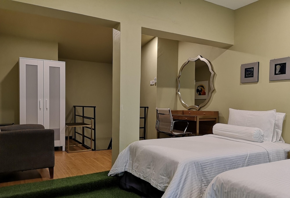Bedrock Hotel 20/50