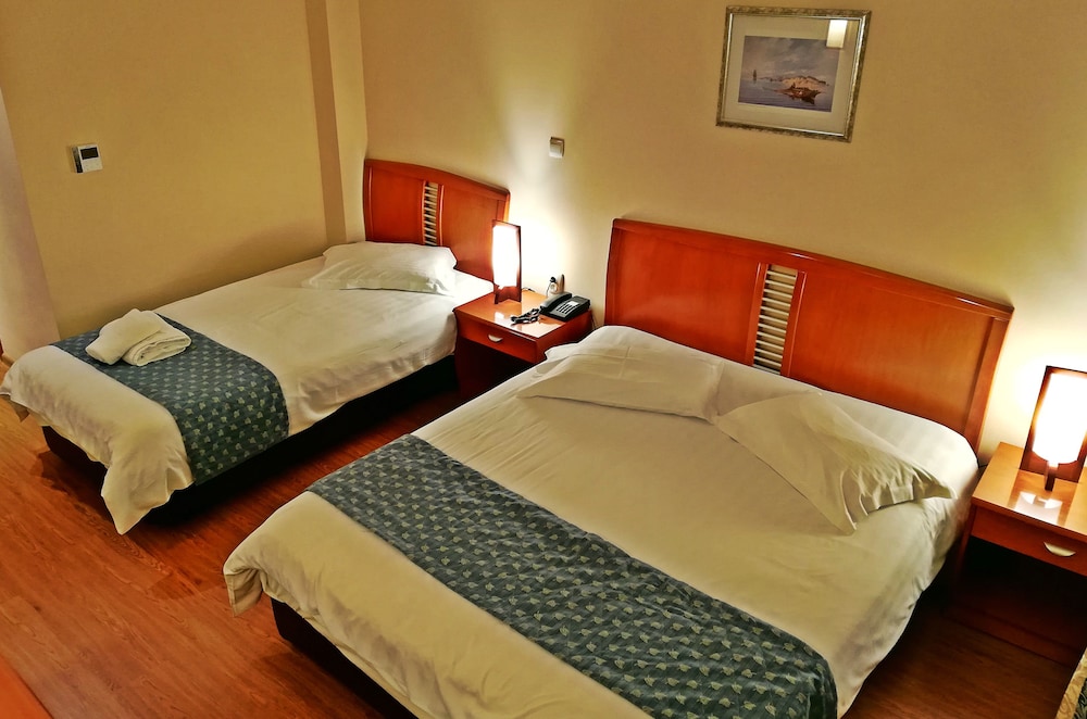 Ambassador Hotel 19/50