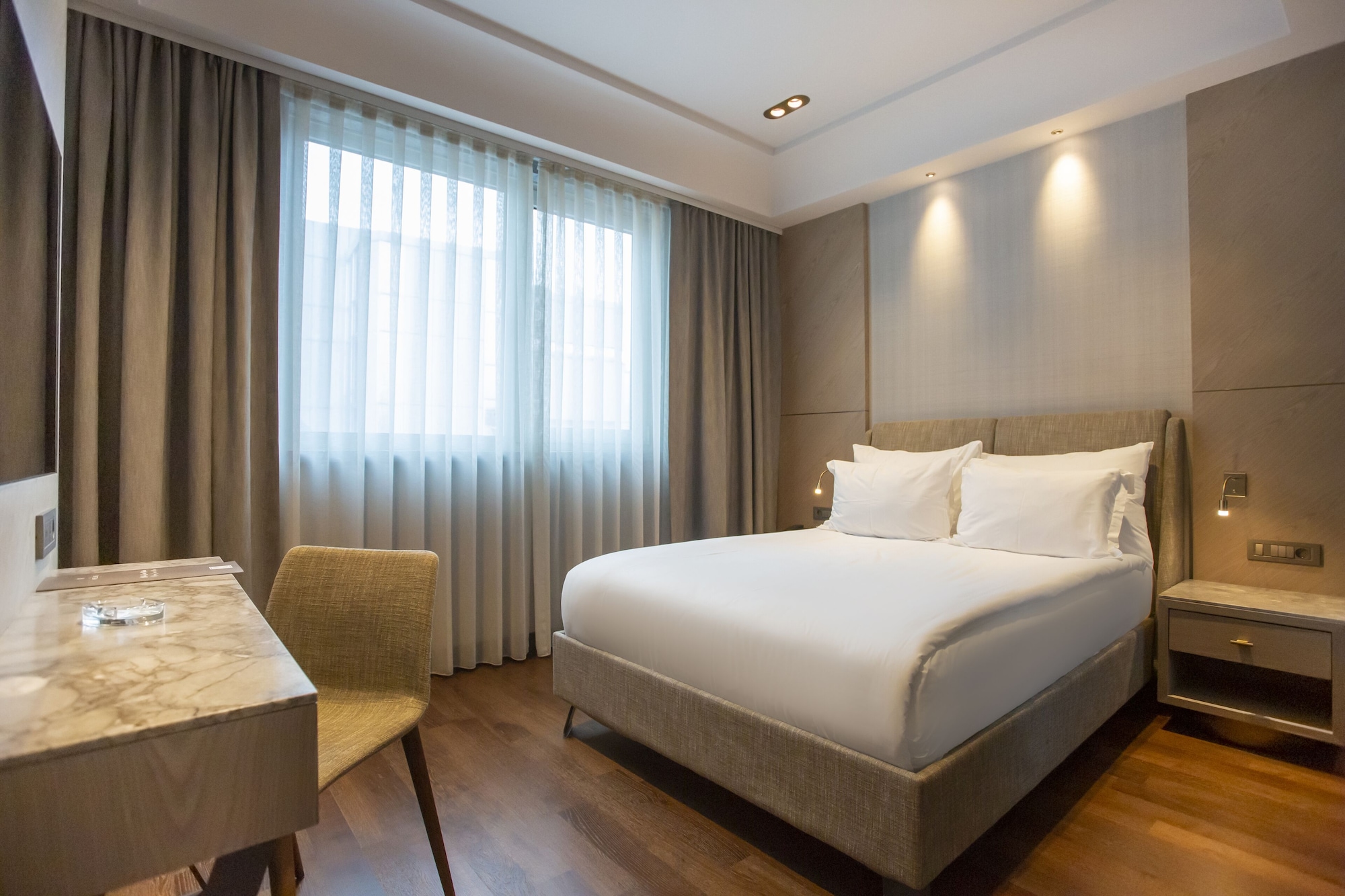 BUSINESS, DOUBLE BED
