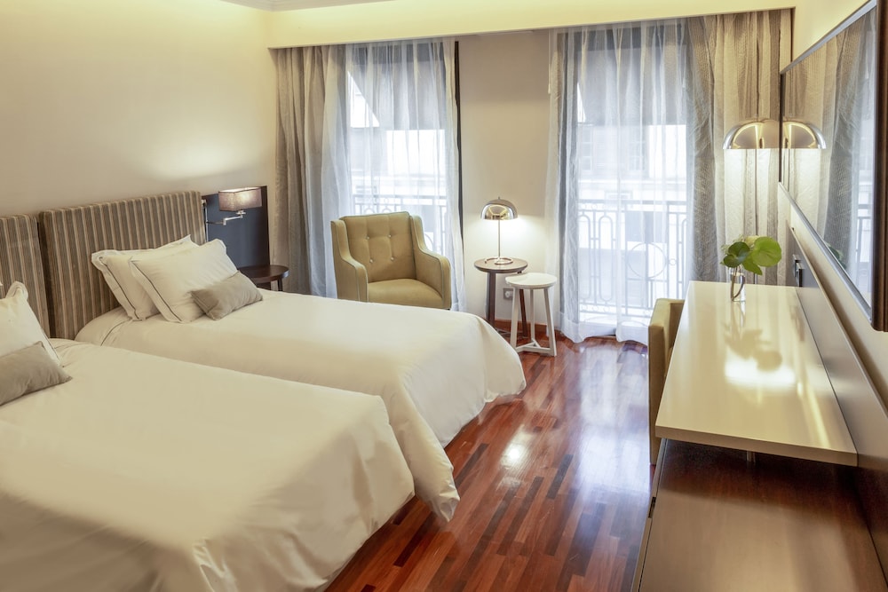 Superior, Twin Beds