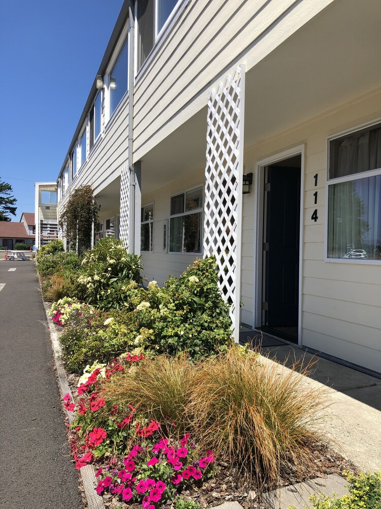 Super 8 by Wyndham Florence OR 36/38
