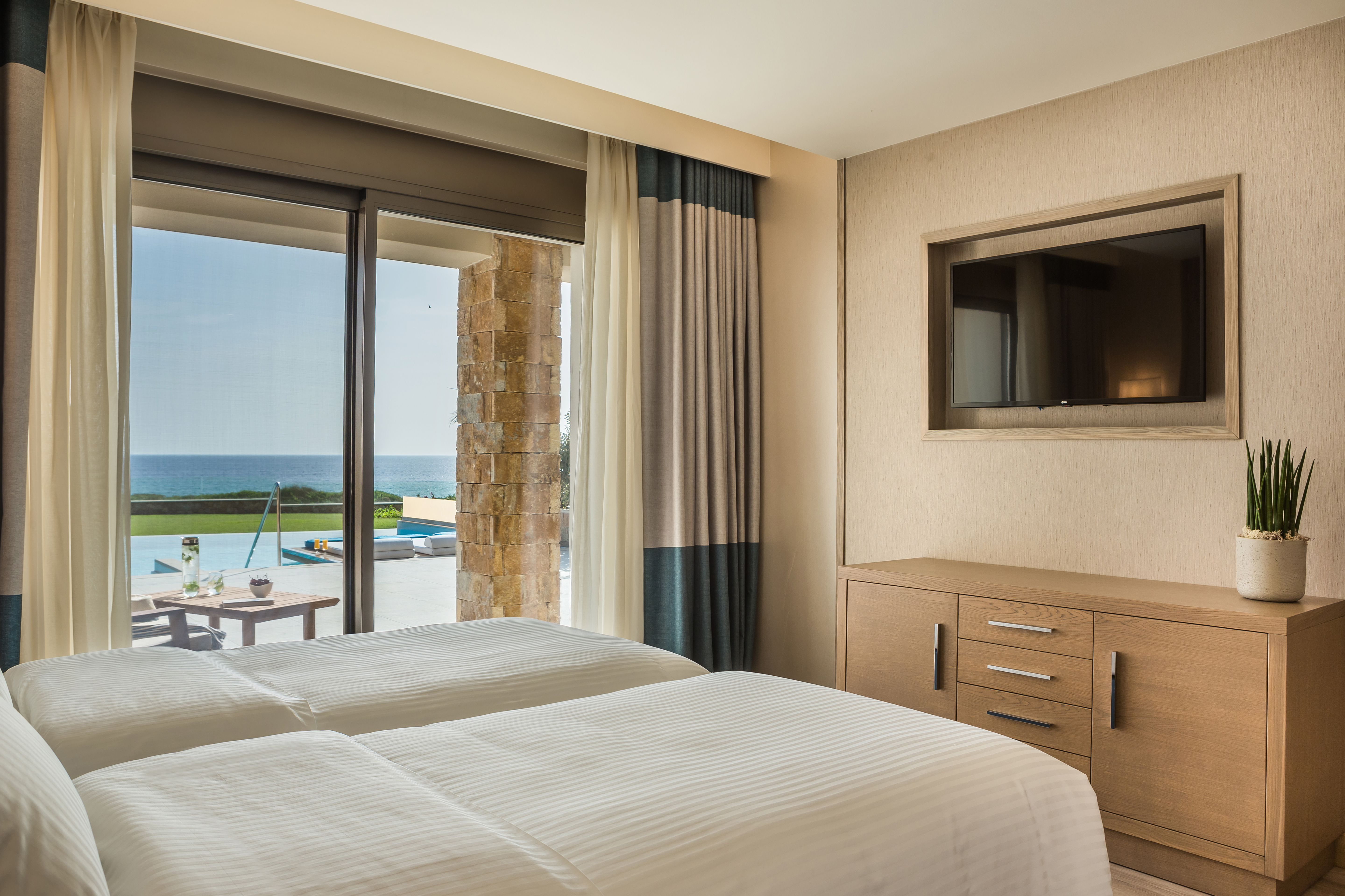 Executive, Suite