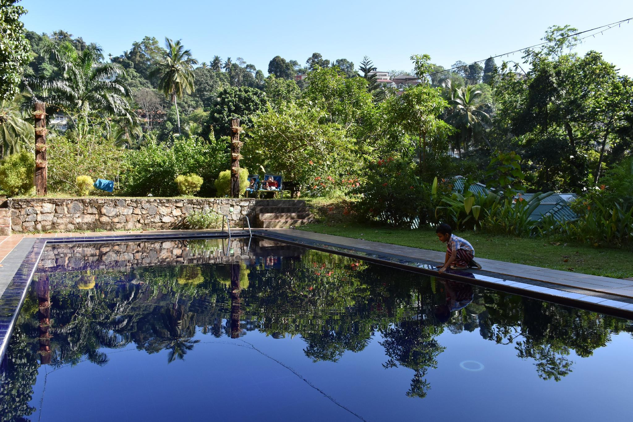 Clove Garden Hotel 8/25