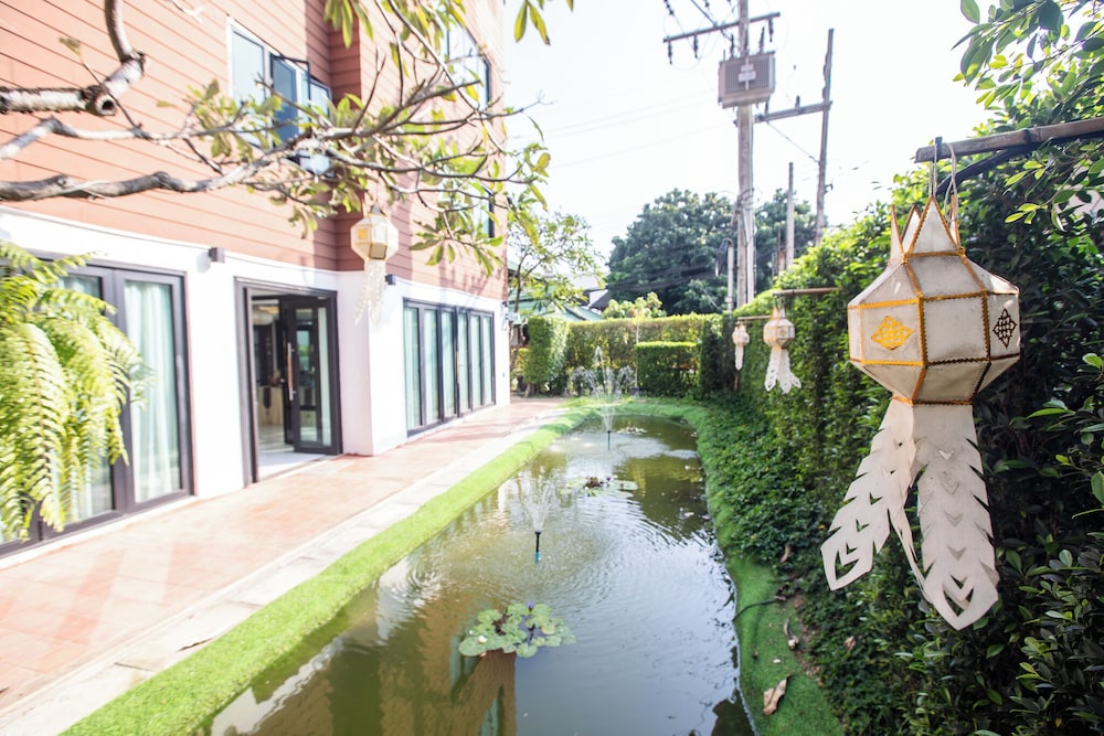 The Experience Walking Street Chiang Mai 44/48