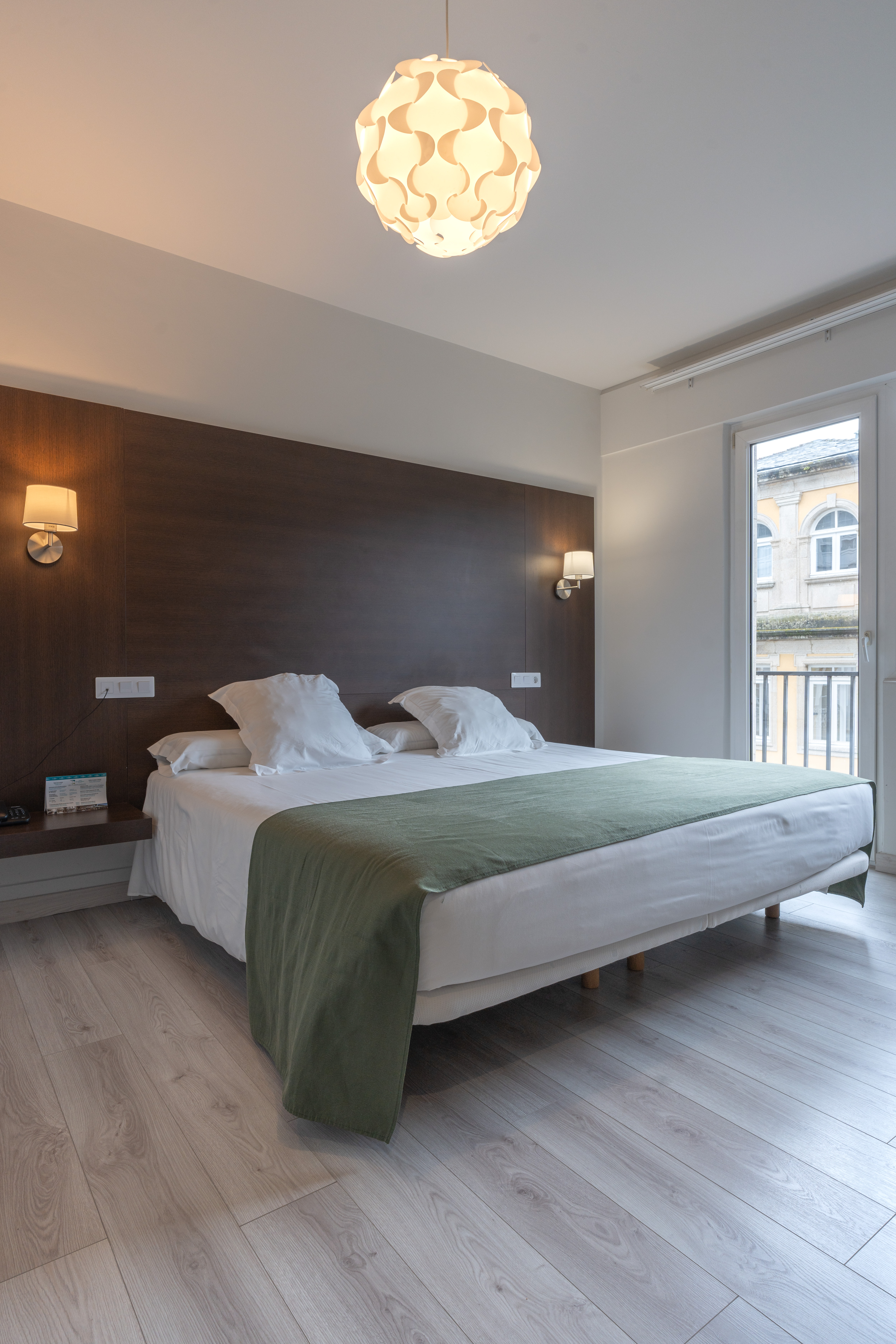 Room, Quadruple