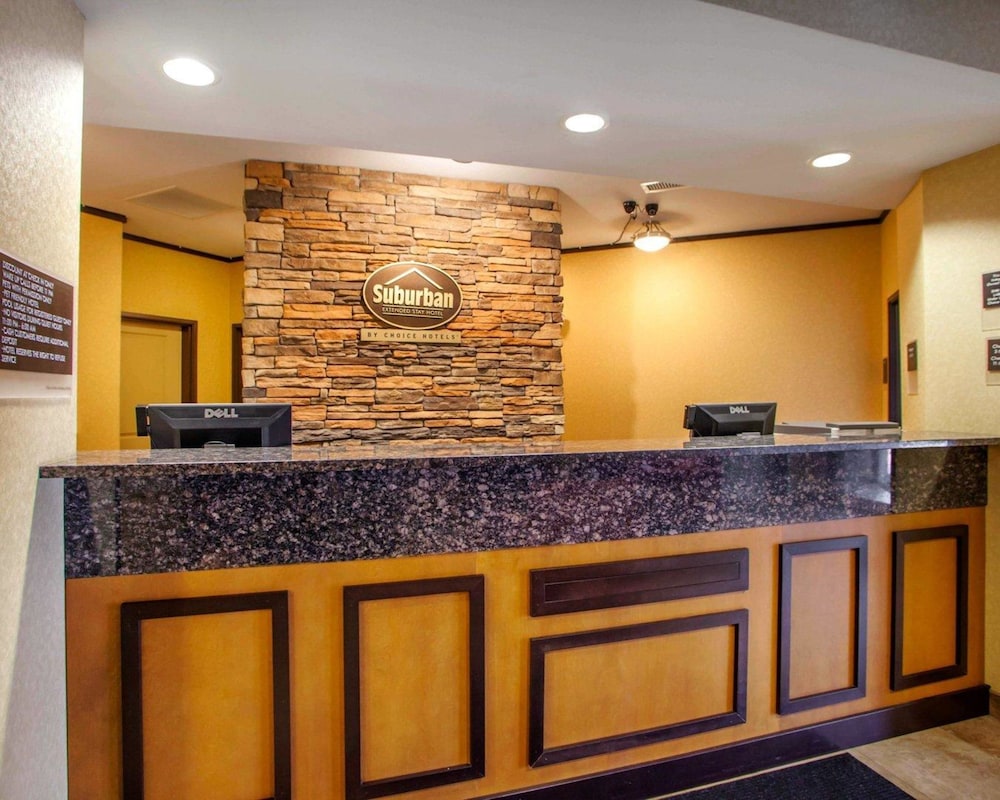 Suburban Studios Cedar Falls 9/33