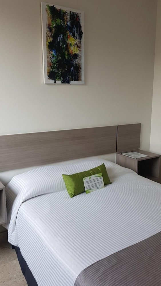 Sr Hotel 14/41