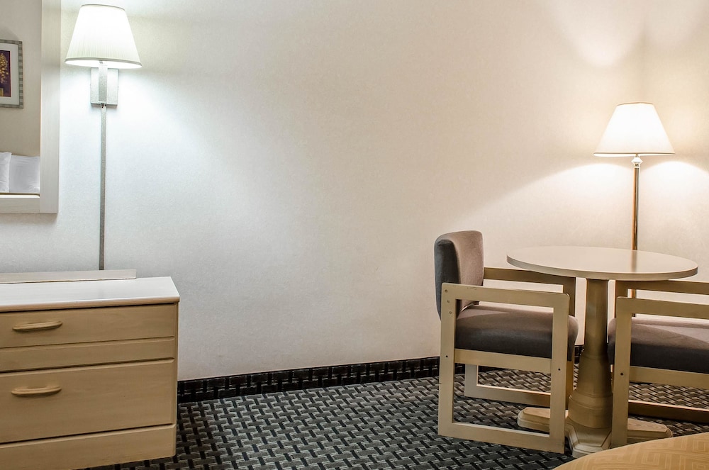 Rodeway Inn State College 25/40