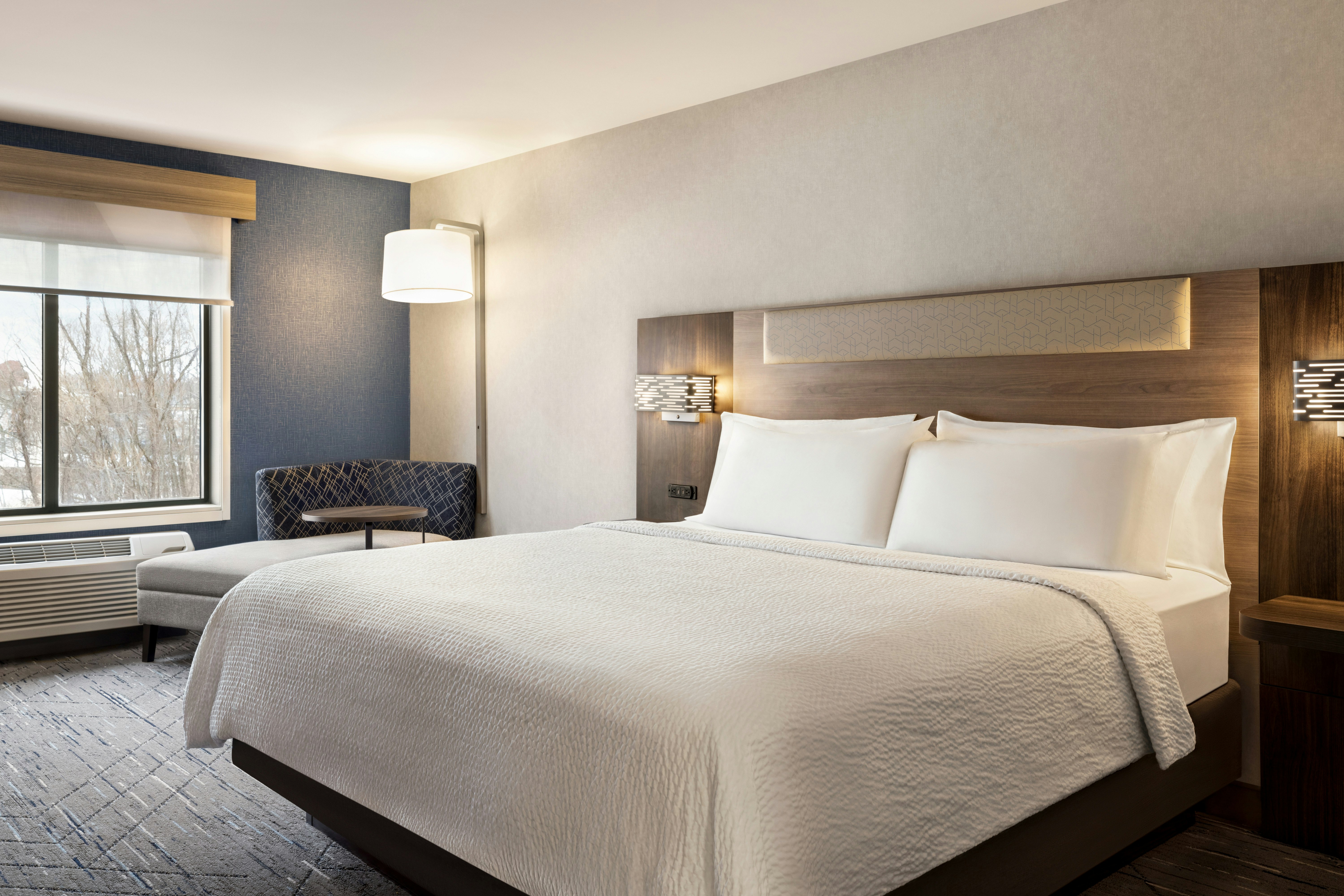 Holiday Inn Express Syracuse Airport 22/65