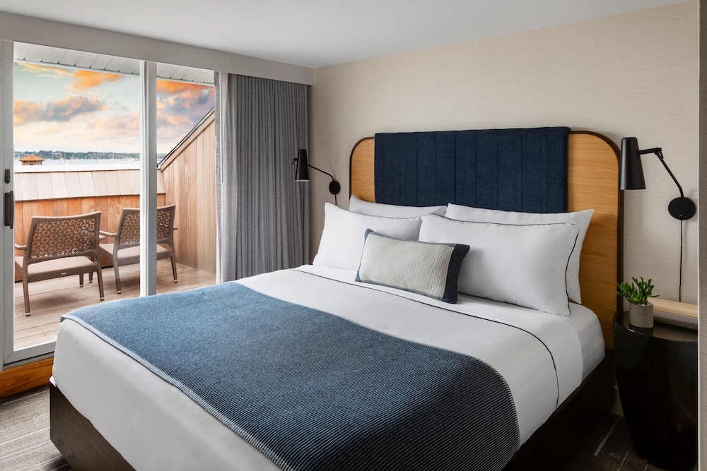 Newport Harbor Island Resort 12/66