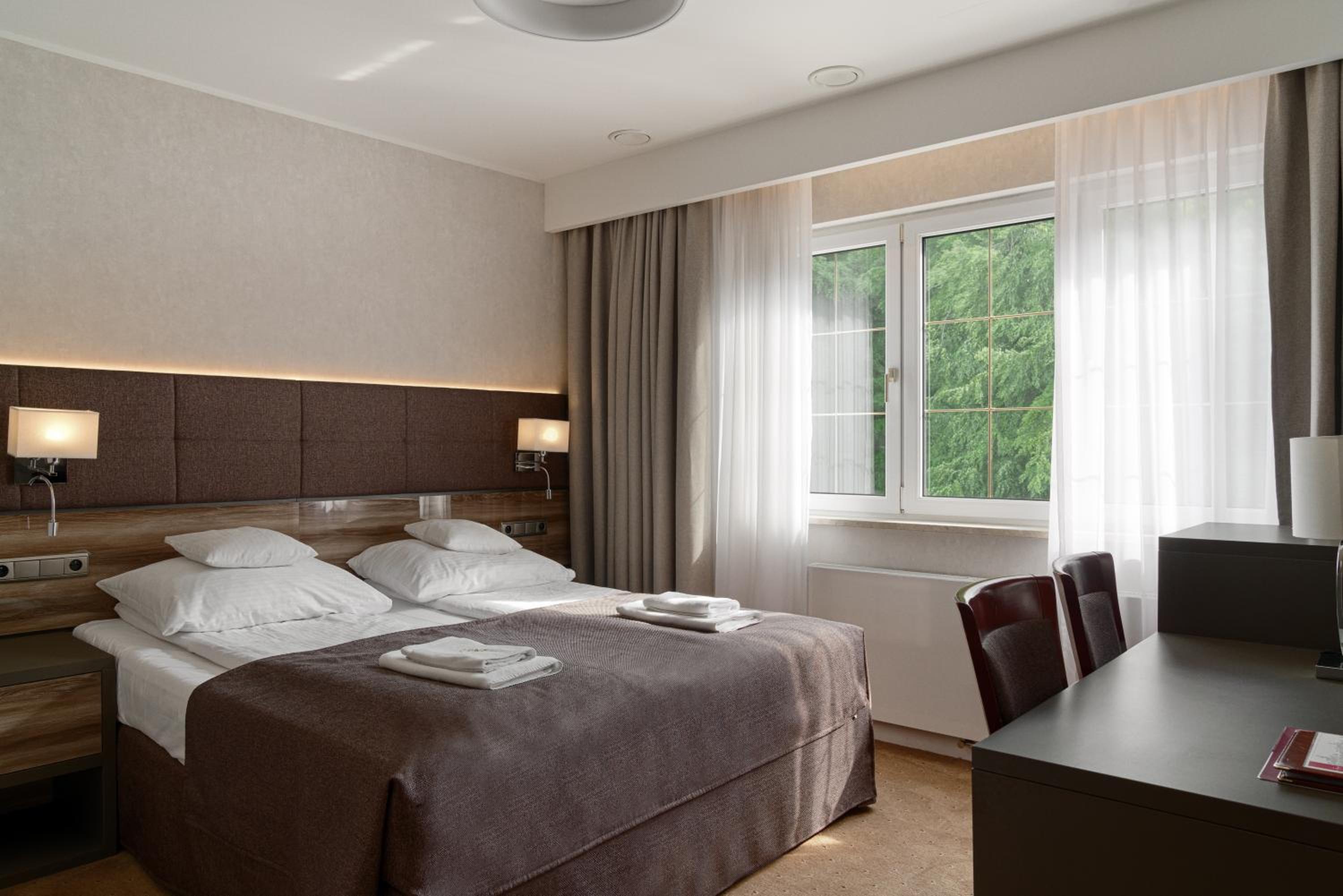 Deluxe, Double Bed
