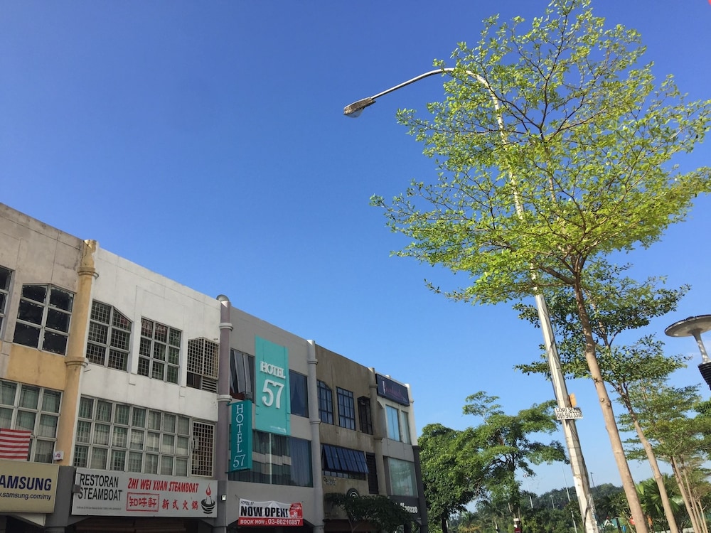 Hotel 57 6/41