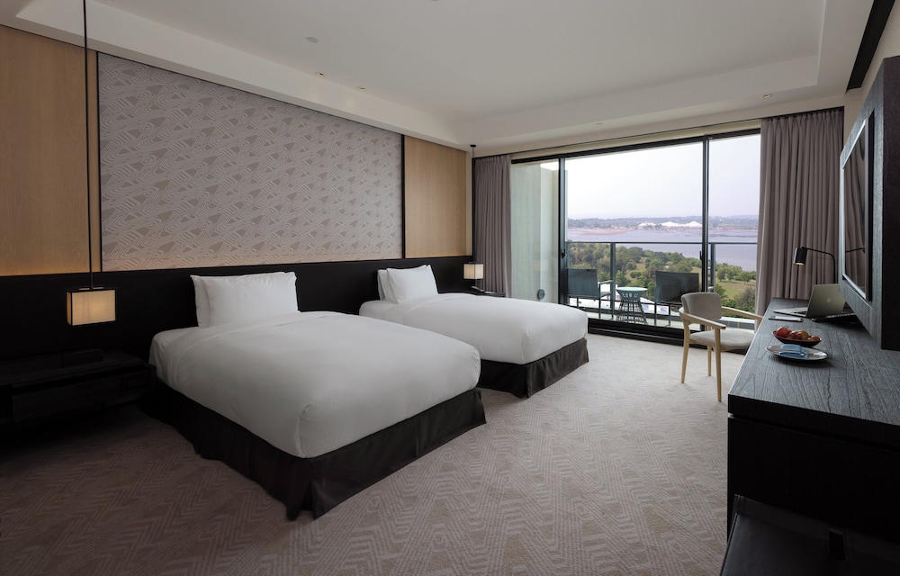 Standard, 2 Double Beds, River View, Balcony, CROWNE PLAZA TAINAN 3/6