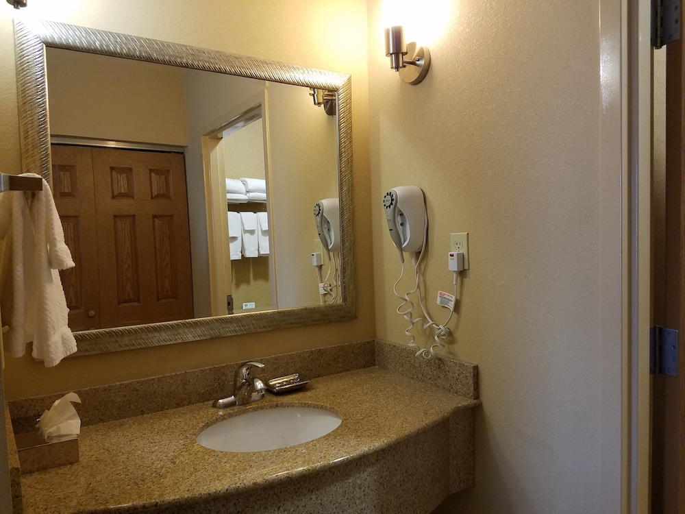 Staybridge Suites Rogers Bentonville 15/49