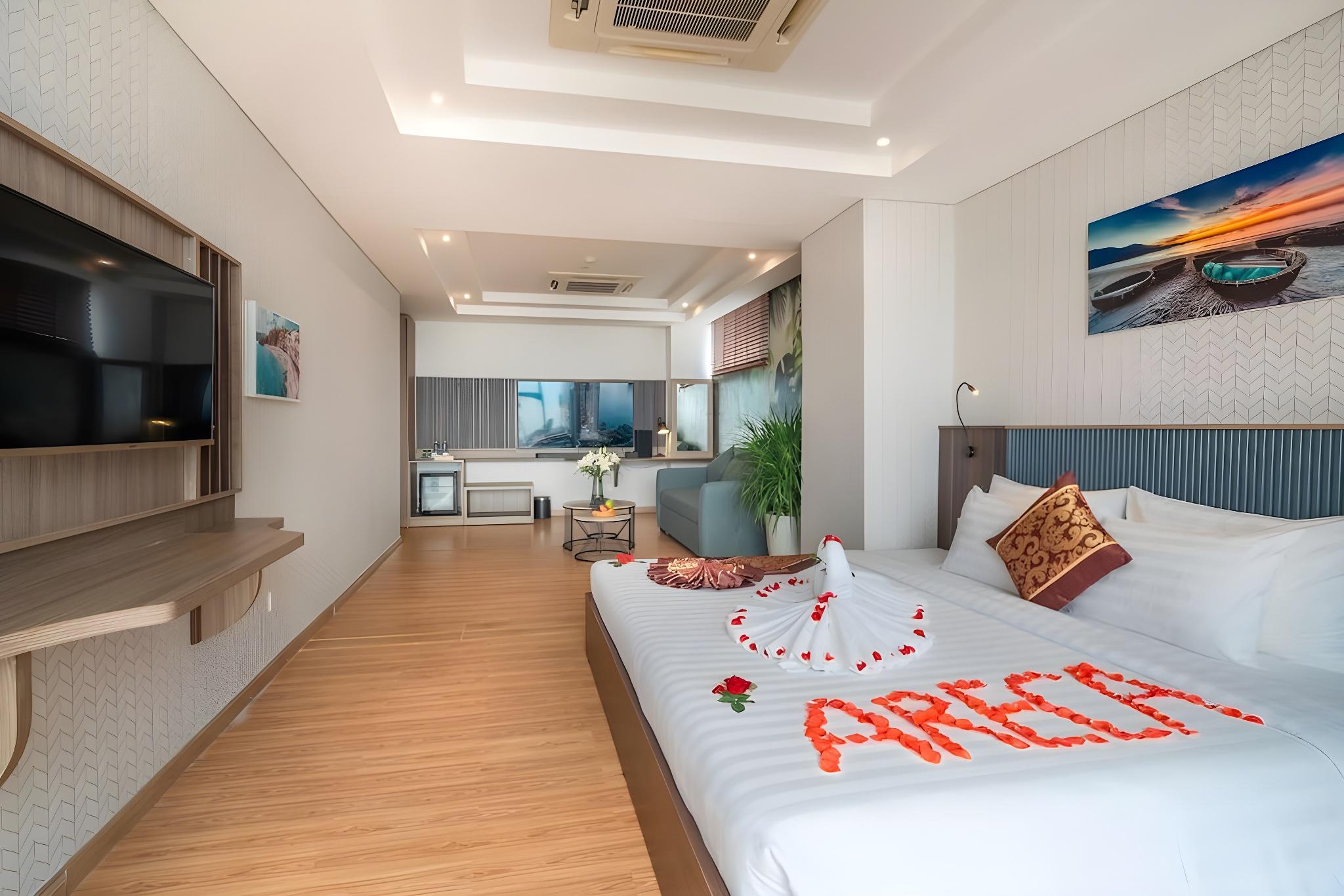Suite, Ocean Front, Living Area