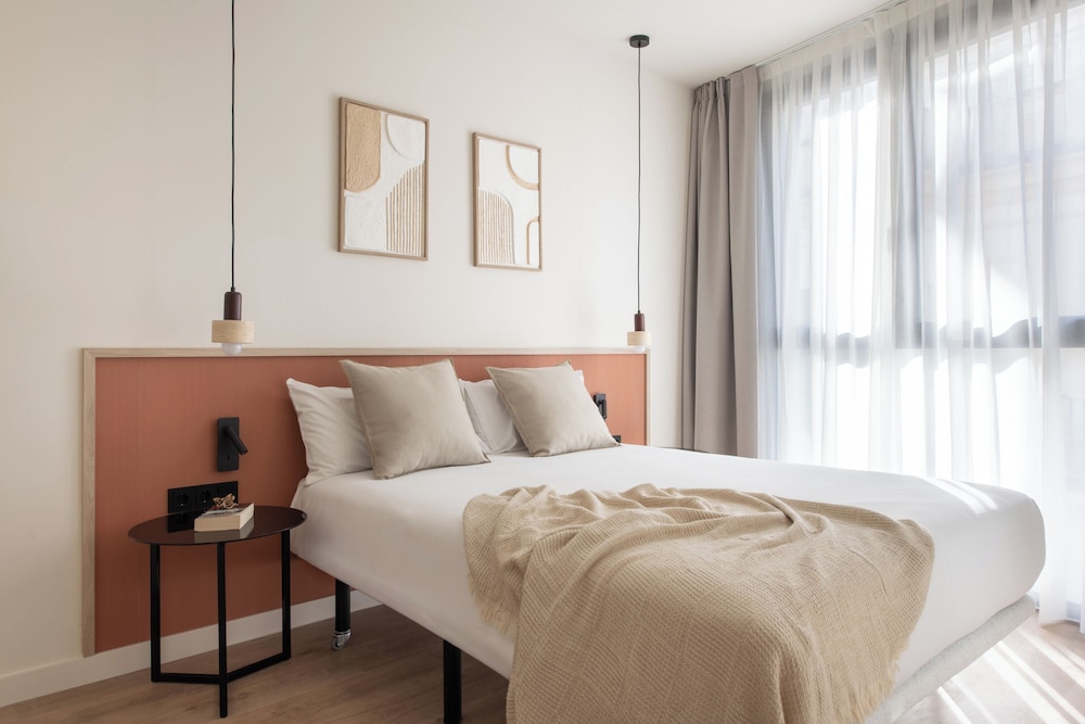 Libere Seville Plaza Nueva 27/68