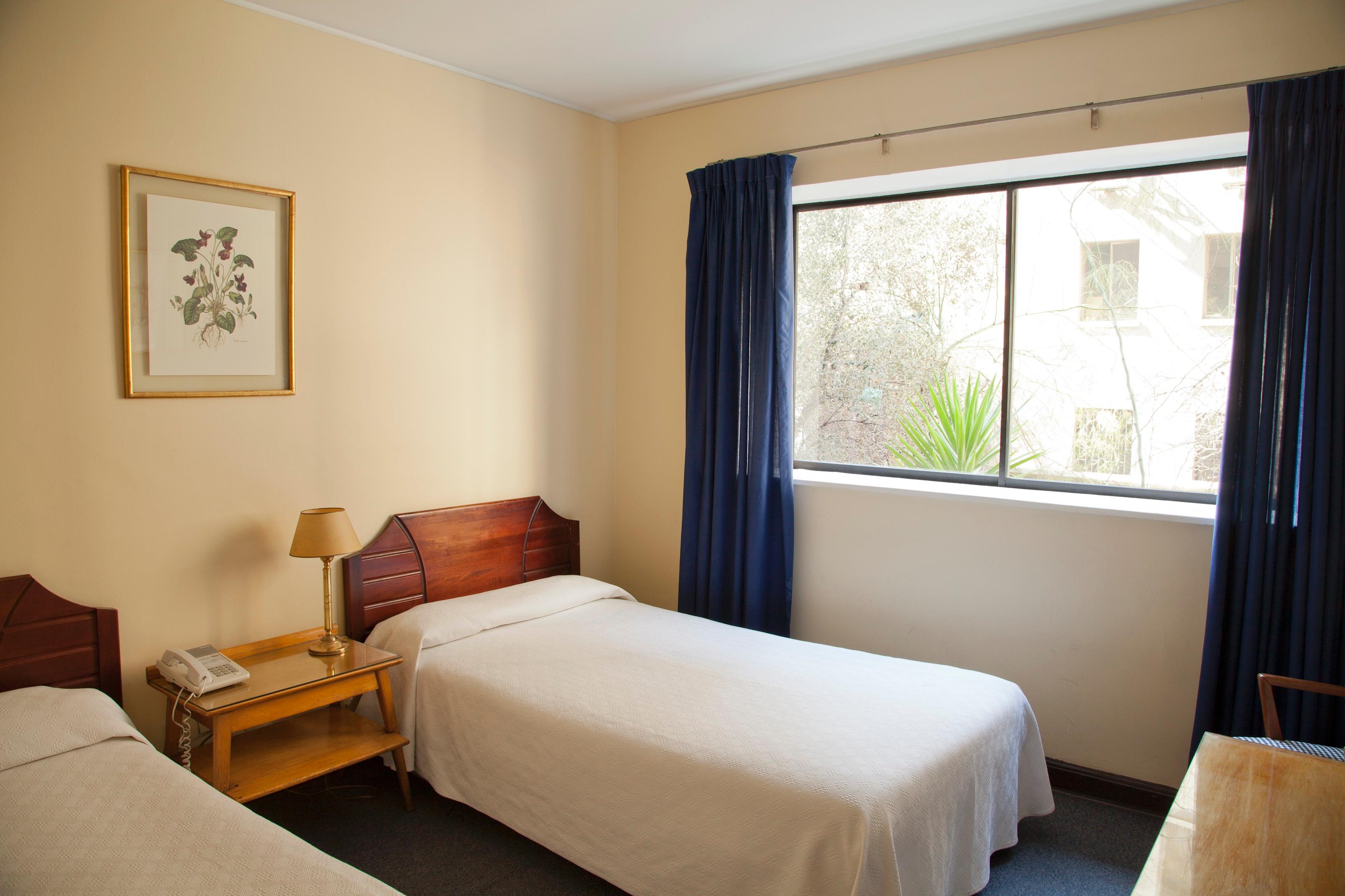 ROOM, TWIN BEDS