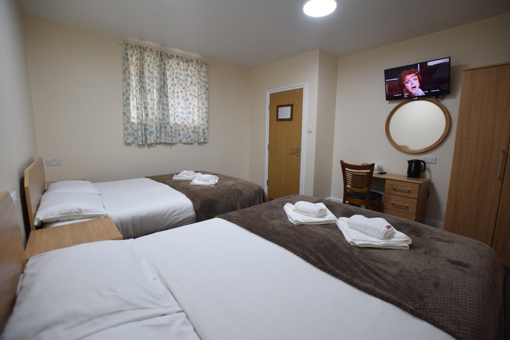 Woodlands Lodge Ilford 17/50