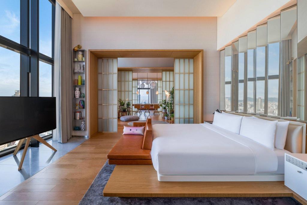 Penthouse, King Bed