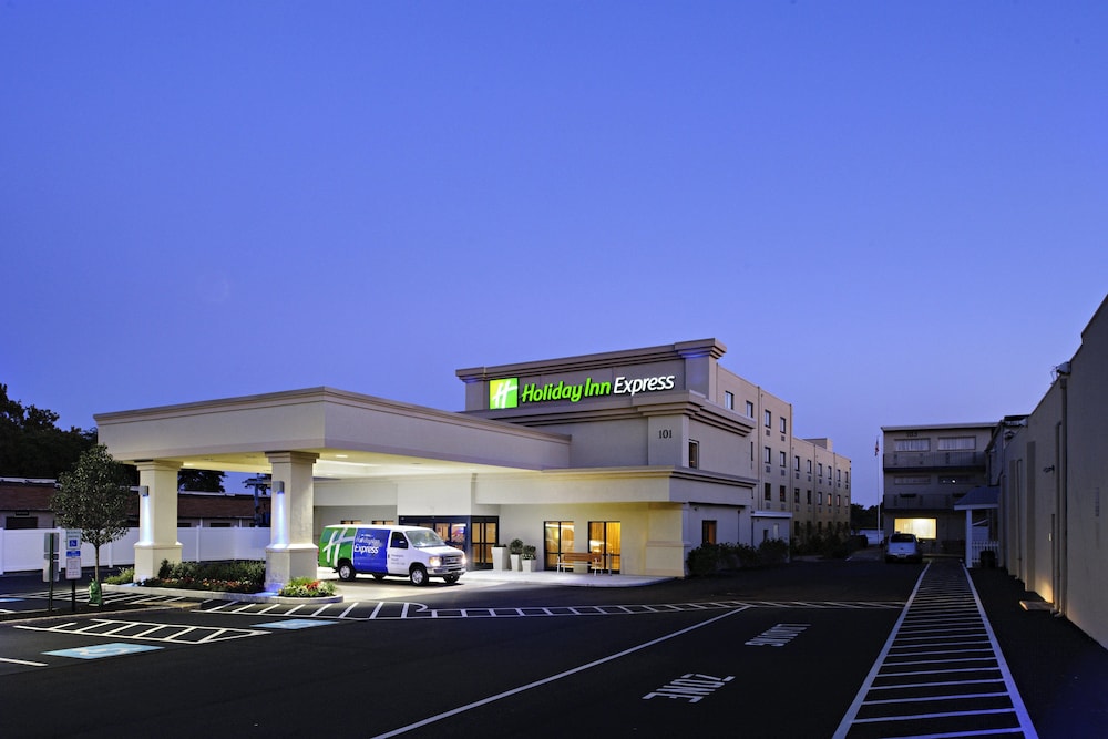 Holiday Inn Express Philadelphia Airport 1/50