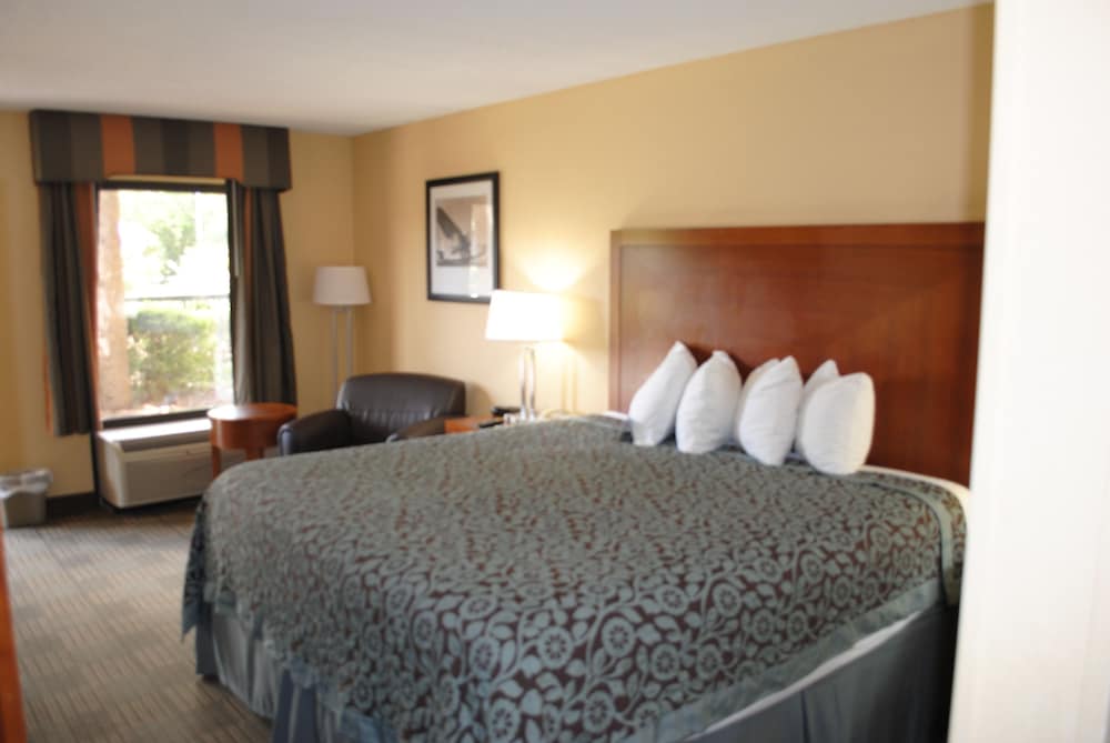 Days Inn By Wyndham Jacksonville Airport 18/31
