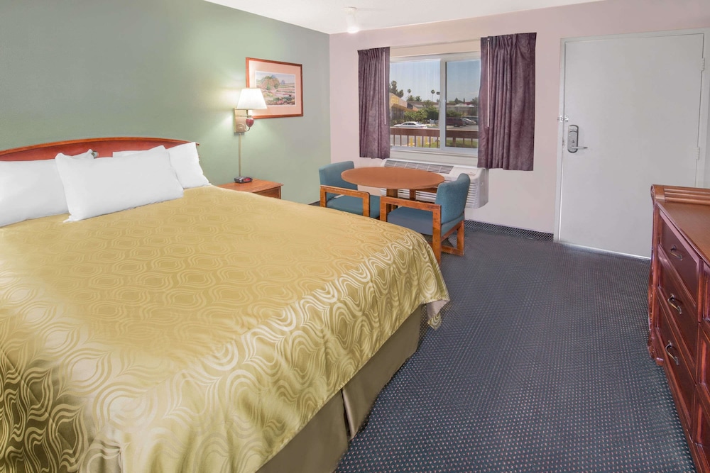 Days Inn by Wyndham Ontario Airport 12/23
