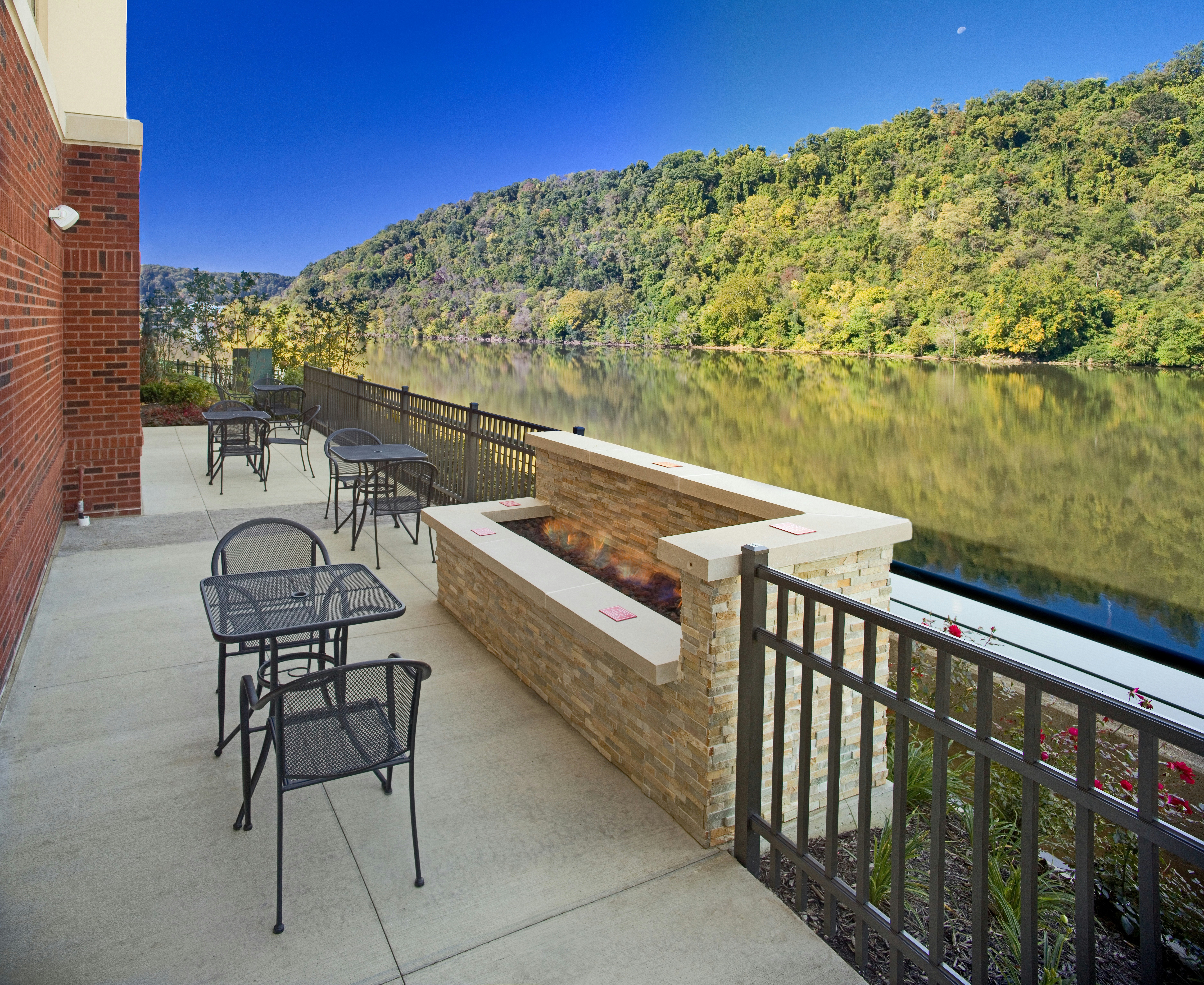 Hampton Inn and Suites Pittsburgh Waterfront West Homestead 35/37