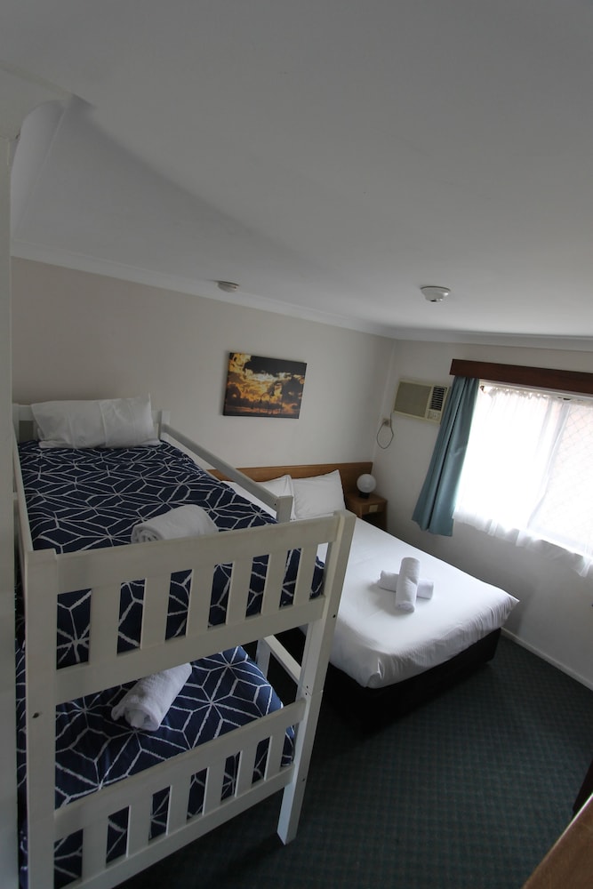 Toreador Motel 24/50