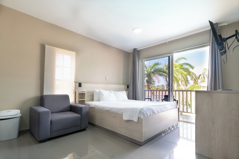 غرفة عائلية بسريرين كوين بإطلالة على المسبح مع أريكة، Delynne Boutique Hotel 3/10