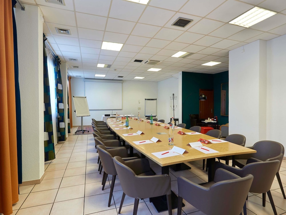 Ibis Annemasse 42/50