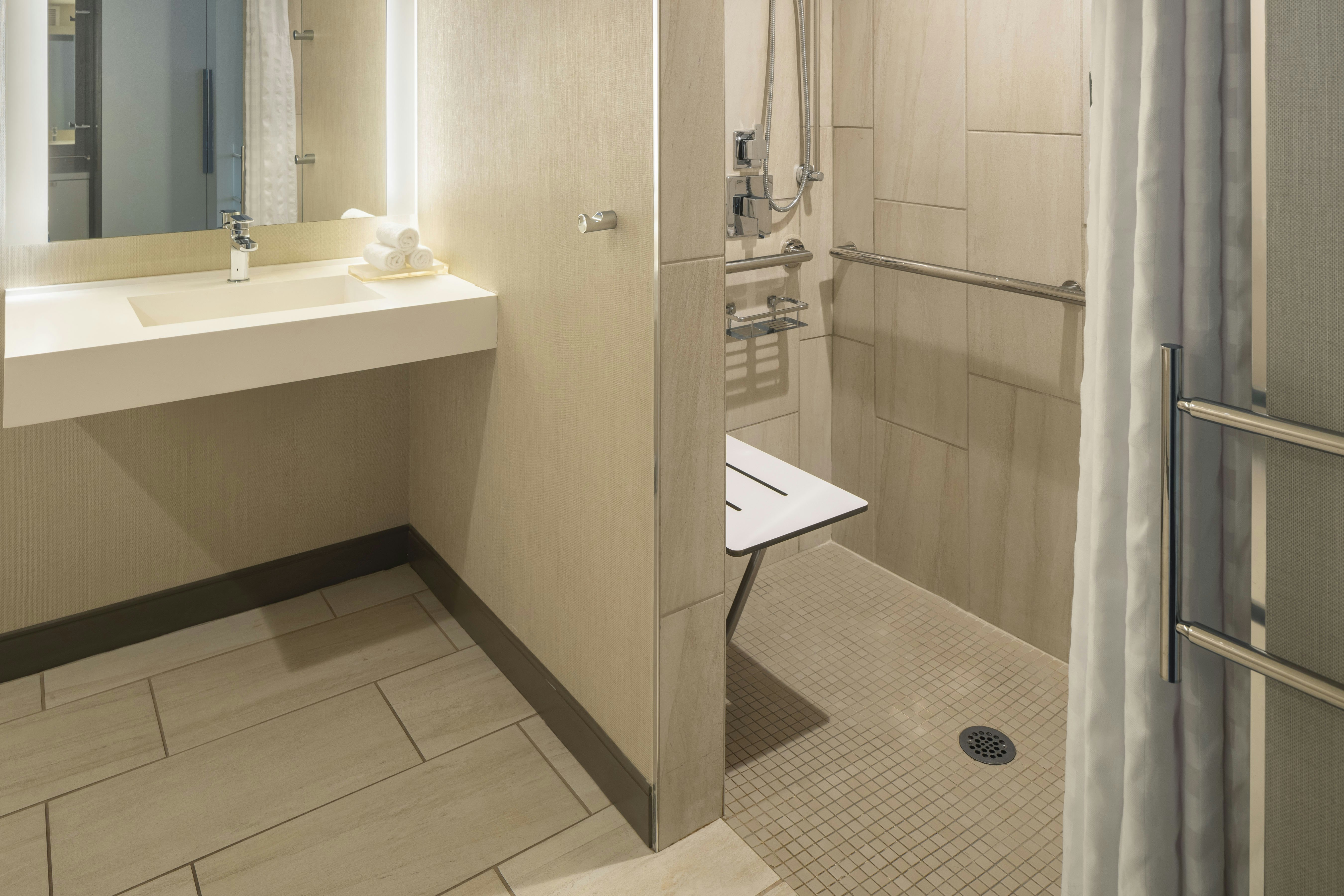 جناح بسرير كينج لذوي الإعاقة، Hilton Cleveland Downtown 3/3