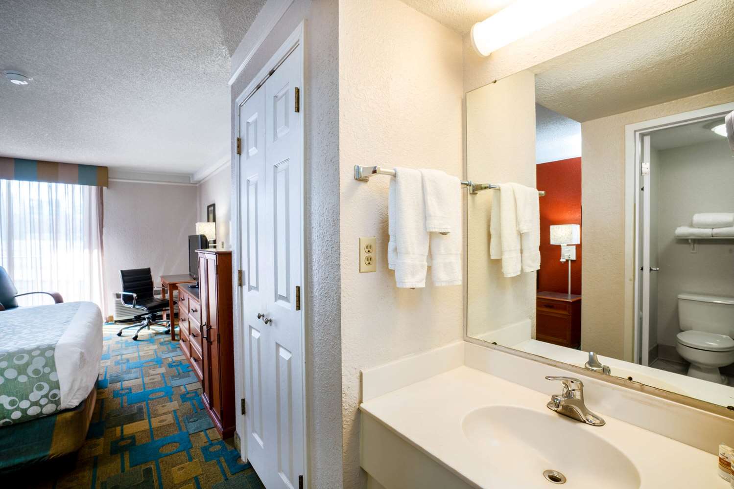 La Quinta Inn & Suites by Wyndham Nashville Airport/Opryland 38/38