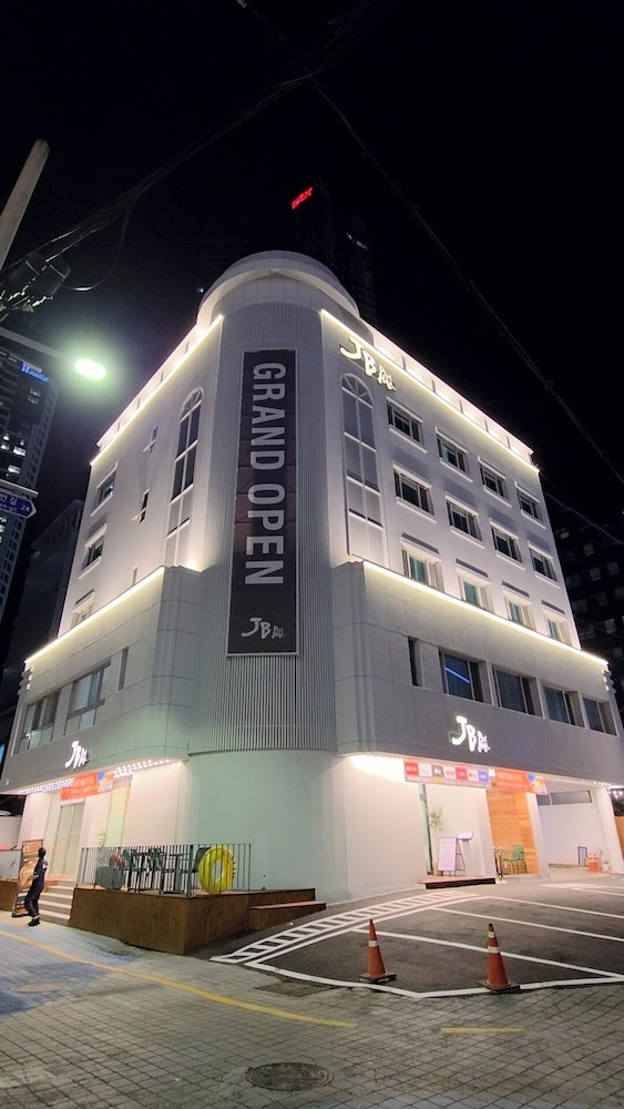 JB Plus Hotel 4/65