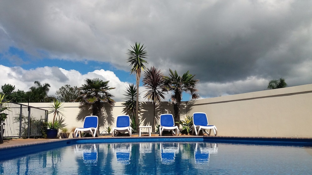 Bay Palm Motel 45/50