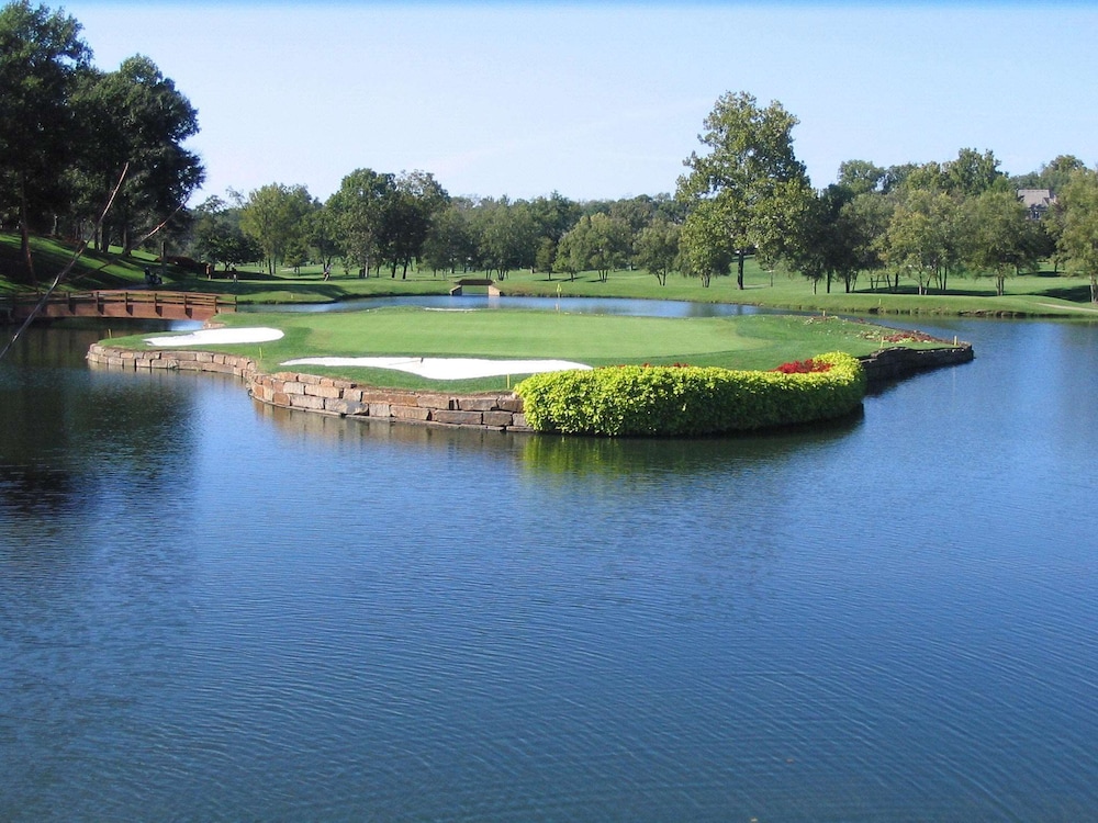 DoubleTree Club by Hilton Springdale 2/36