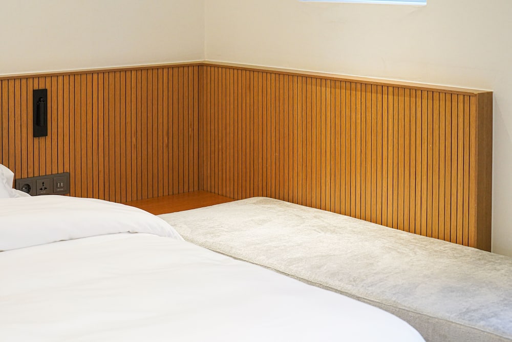 Hotel Ground 27 29/68