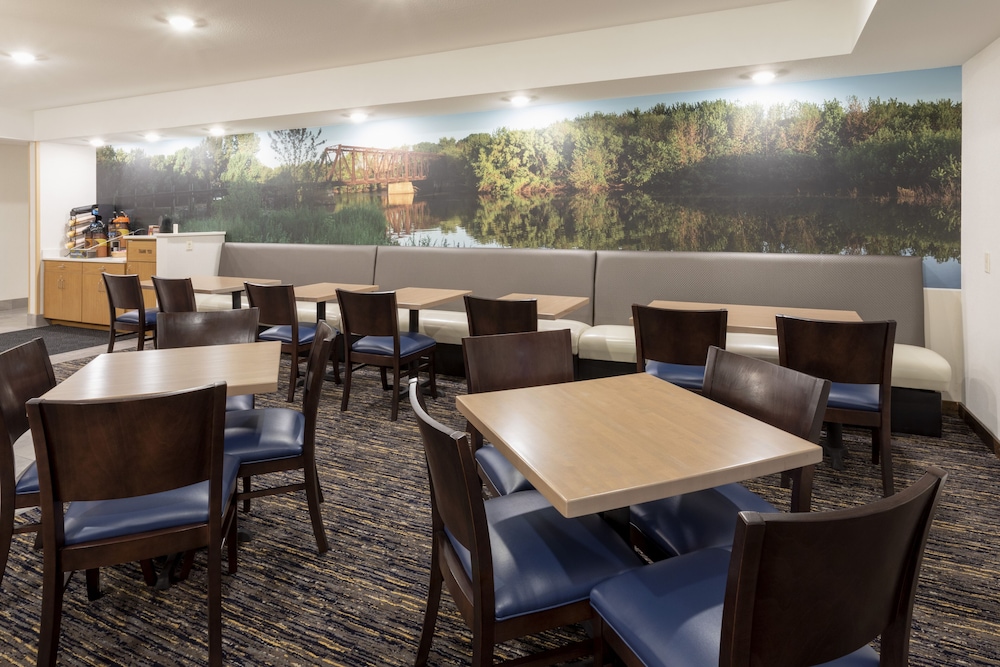 GrandStay Hotel & Suites Cannon Falls 28/40