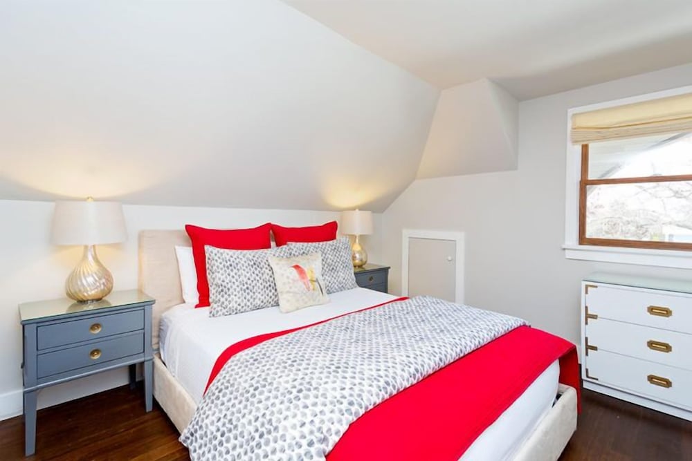 Tree Top, Suite, Queen Bed, Sofa