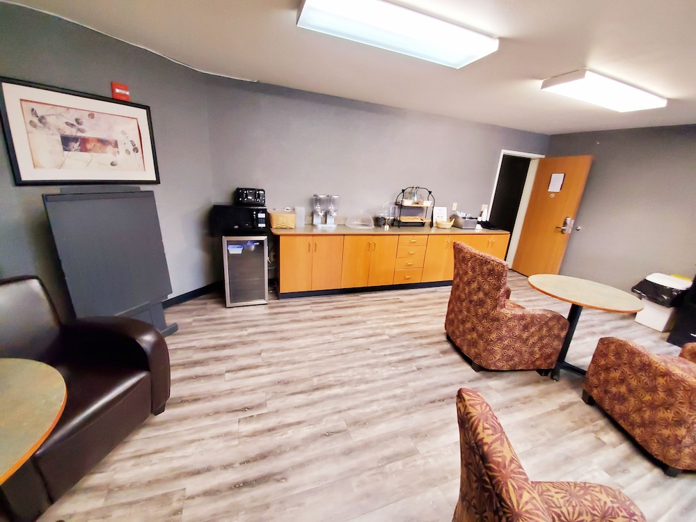 Americas Best Value Inn Suites Racine 1/27