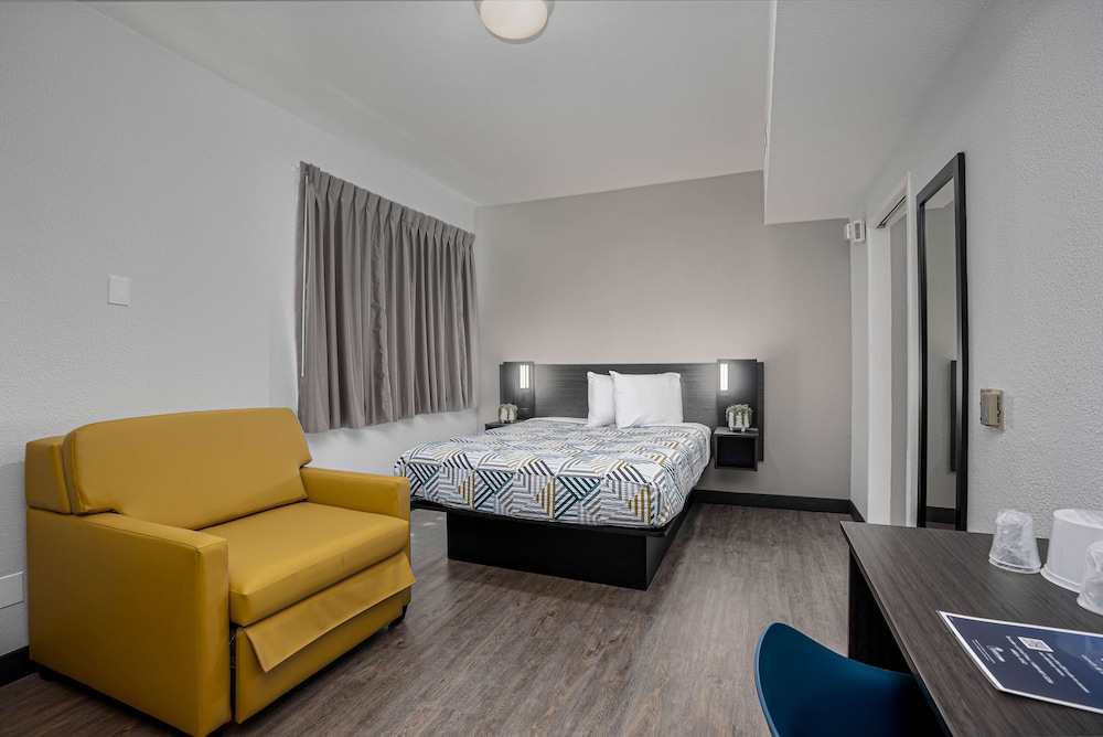 PREMIUM, QUEEN BED