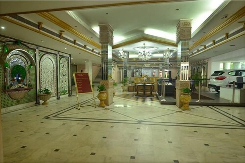EMPIRES HOTEL 11/68